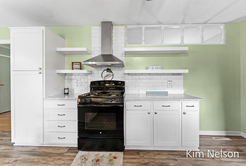 7700 South 80th Avenue Rothbury, MI 49452 - Photo 16 of 72 7700S.80thAve-47LoRes