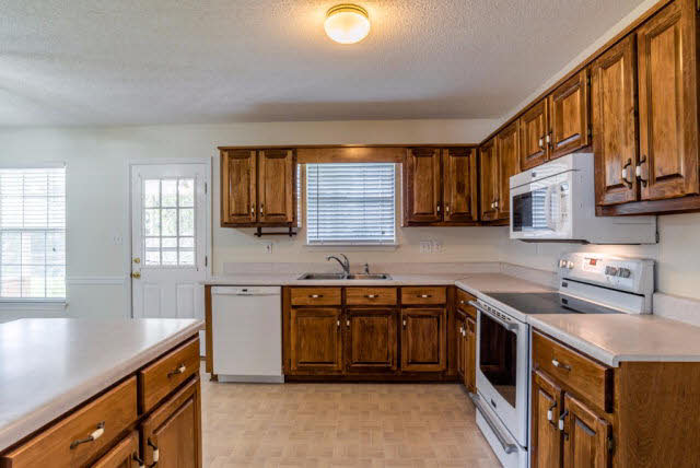 1503 Mulberry Lane Foley, AL 36535 - Photo 10 of 21 1503 Mulberry Ln