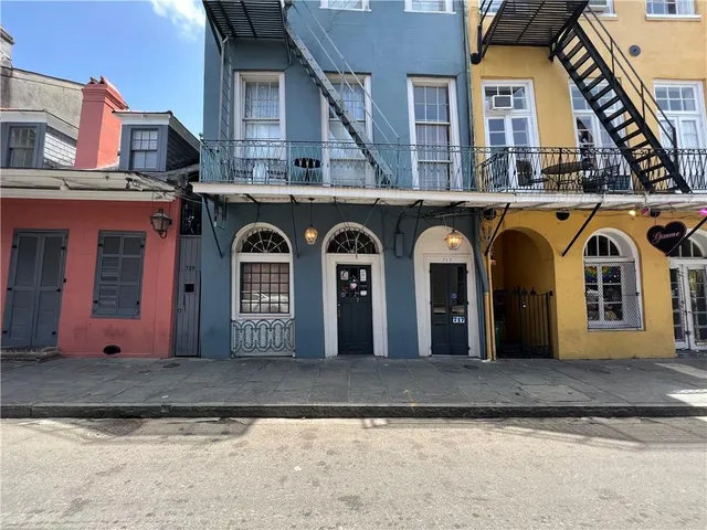$1,700 | 717 Toulouse Street, Unit 3, New Orleans, LA 70130