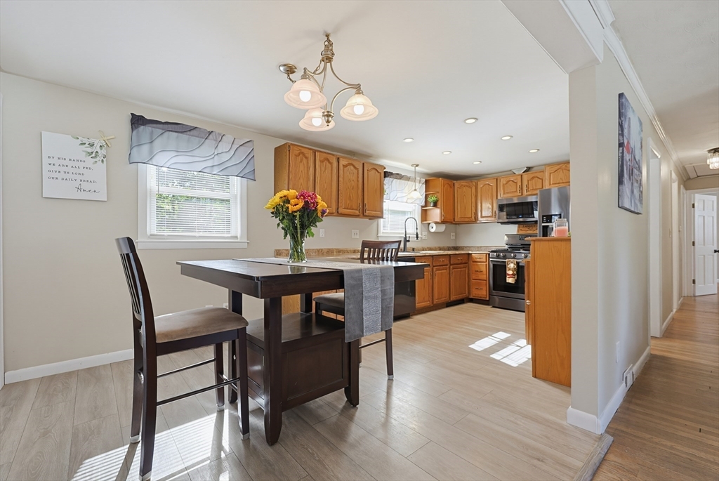 8 Pontiac Road Walpole, MA 02081 - Photo 8 of 37 Gallery Image 8