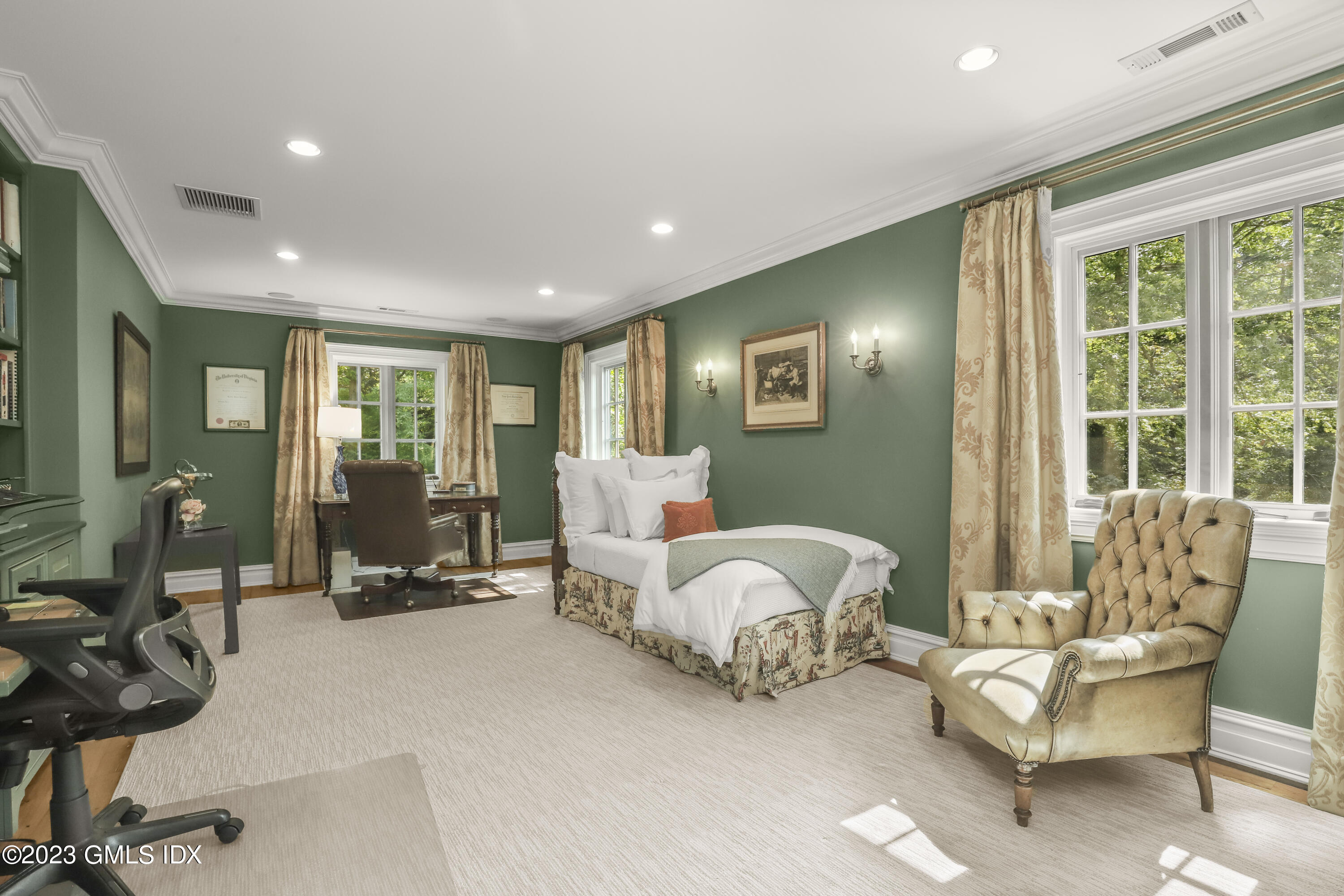 27 Locust Road Greenwich, CT 06831 - Photo 19 of 39 27 Locust Rd Greenwich CT-print-047-046-