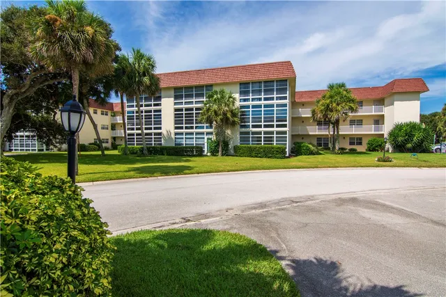 a view of a house with a yard and plants