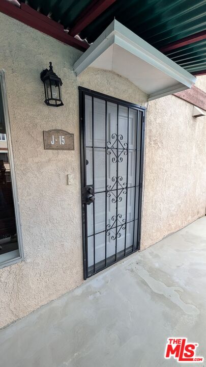 7300 Lennox Avenue, Unit J15 Van Nuys, CA 91405 - Photo 16 of 25 a view of a garage