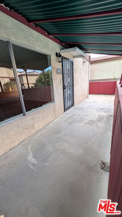 7300 Lennox Avenue, Unit J15 Van Nuys, CA 91405 - Photo 18 of 25 a view of garage