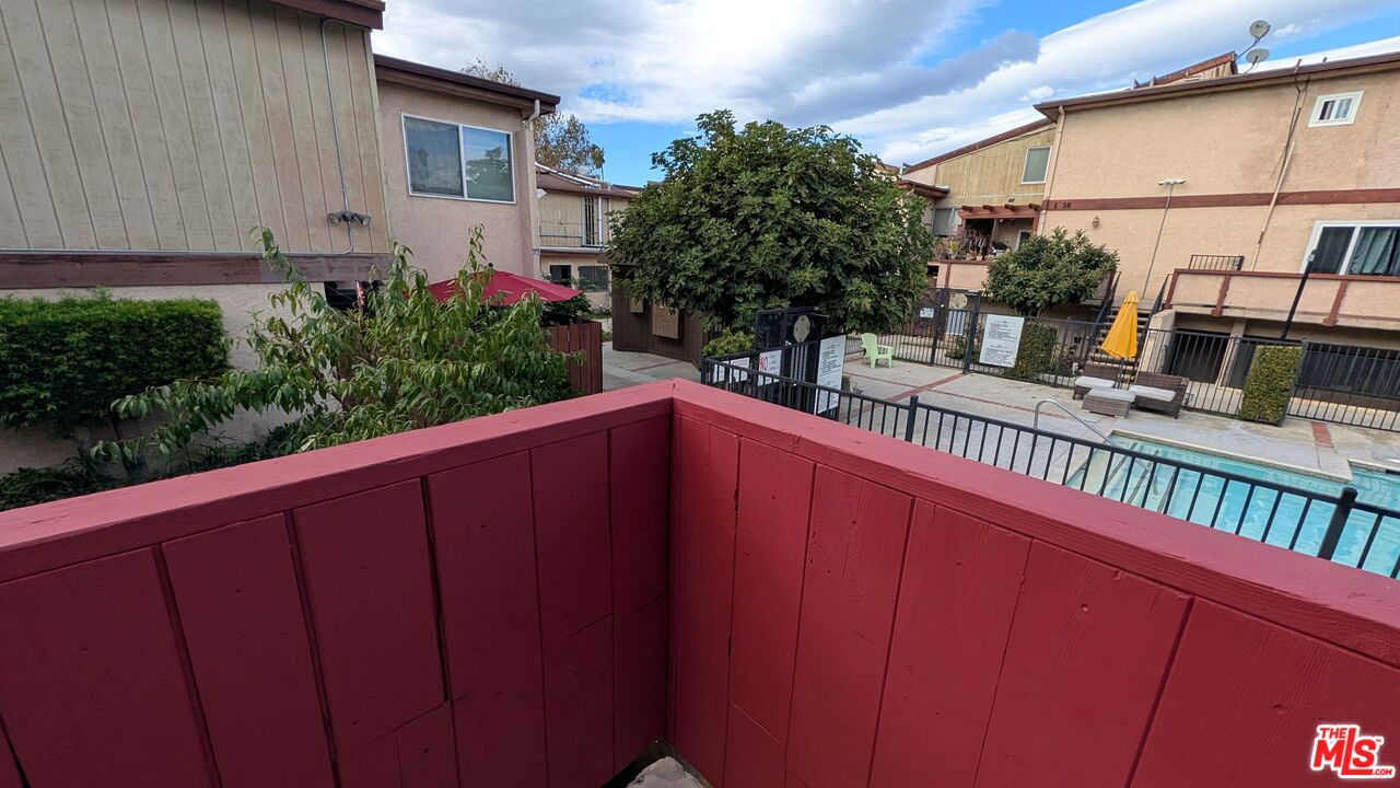7300 Lennox Avenue, Unit J15 Van Nuys, CA 91405 - Photo 19 of 25 a view of an outdoor sitting area