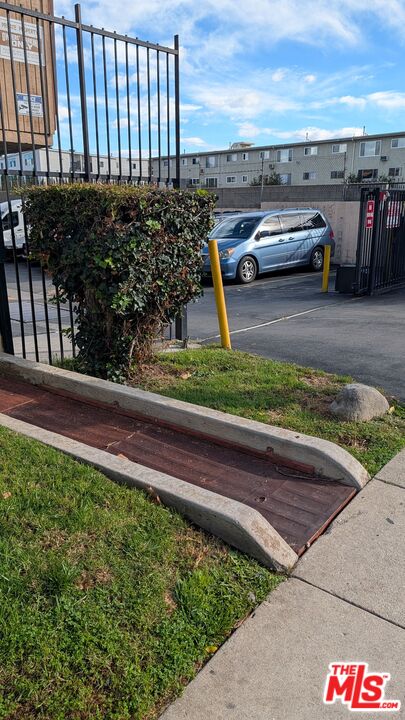 7300 Lennox Avenue, Unit J15 Van Nuys, CA 91405 - Photo 25 of 25 a view of a yard with an outdoor space