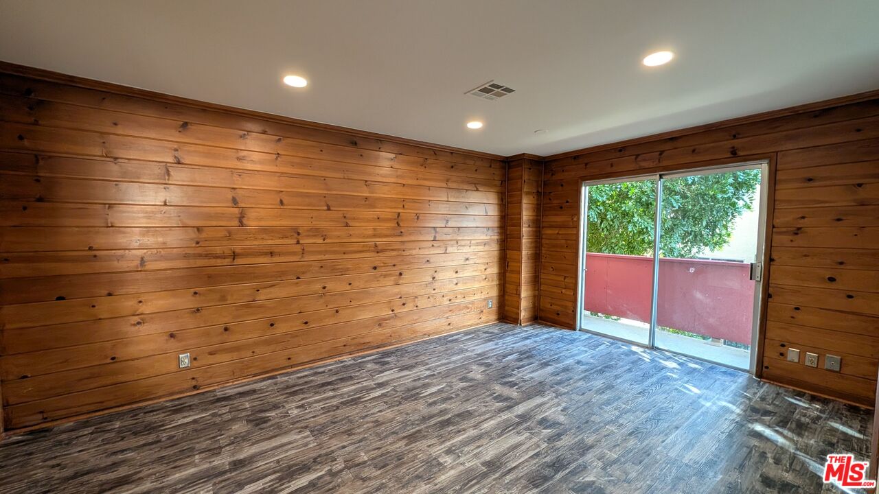 7300 Lennox Avenue, Unit J15 Van Nuys, CA 91405 - Photo 4 of 25 a view of an empty room with a window