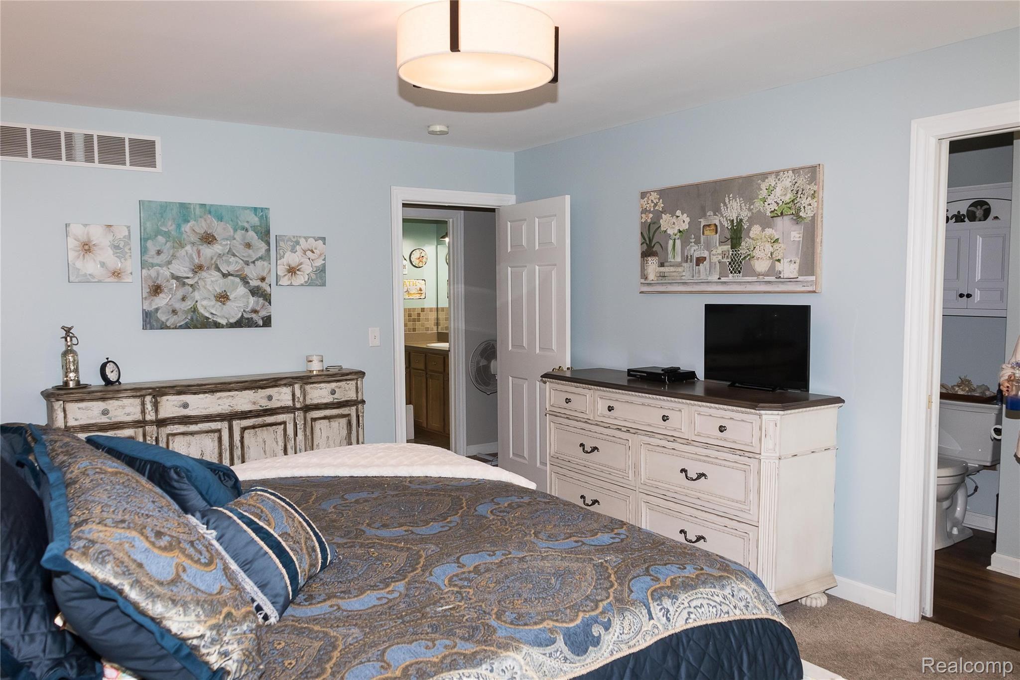 239 Fairhill Way Howell, MI 48843 - Photo 16 of 27 IMG_2384.jpg