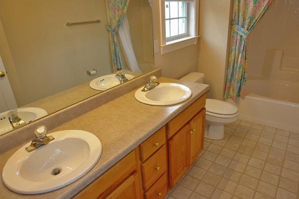 1401 Fieldgate Road Salem, VA 24153 - Photo 14 of 26 Upstairs Bath