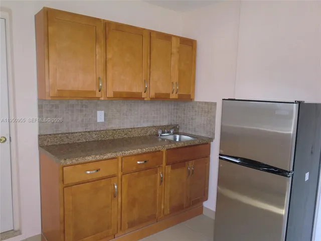 $1,350 | 734 Southwest 5th, Hallandale Beach, FL 33009