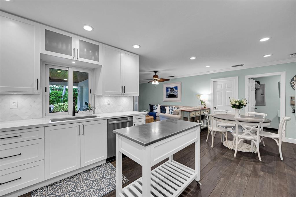 4221 Northeast 26th Avenue Lighthouse Point, FL 33064 - Photo 15 of 59