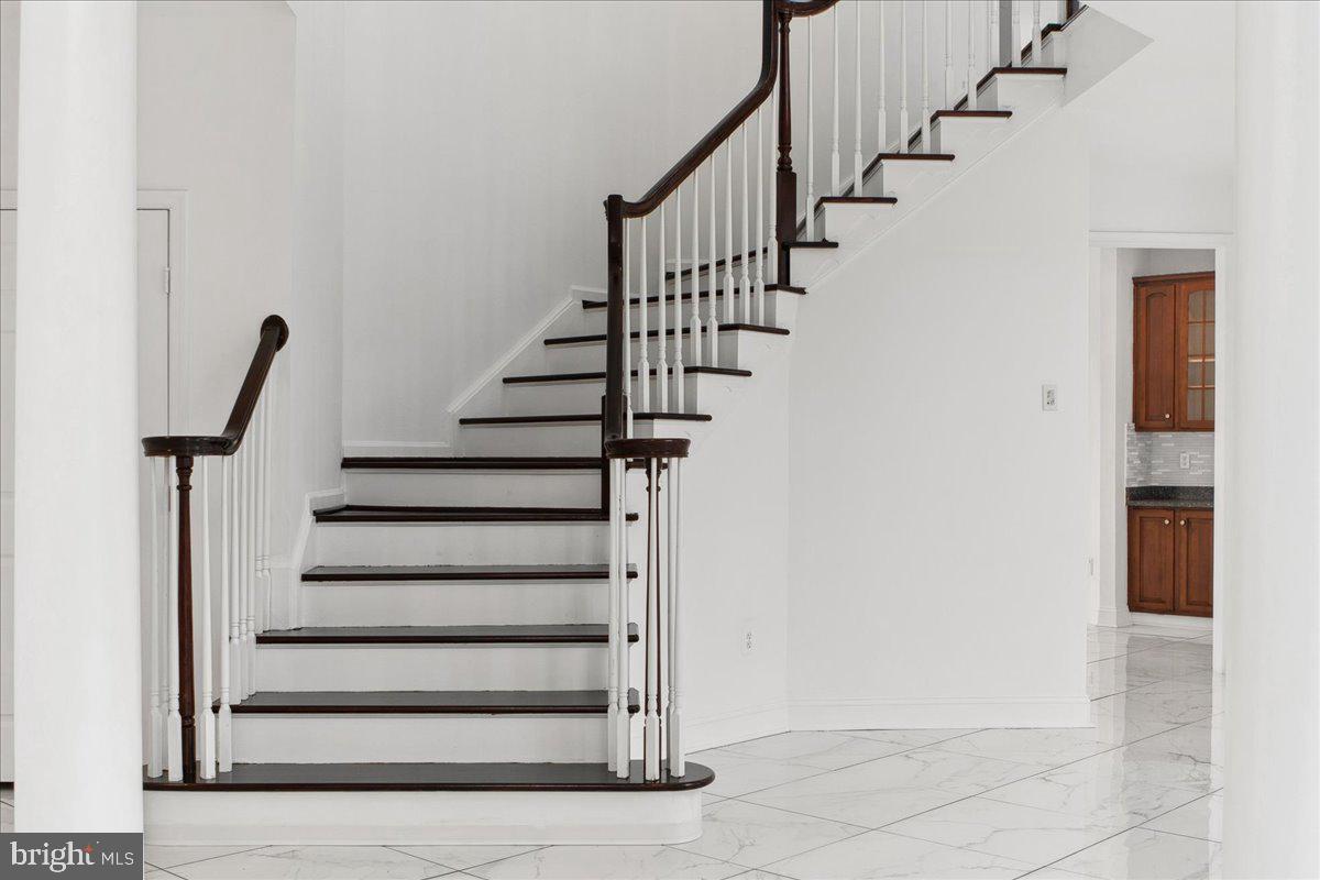 1818 Granby Way Frederick, MD 21702 - Photo 15 of 67 Staircase Pic 3