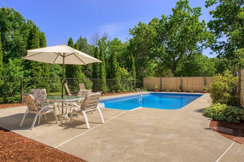 2 Rhum Circle Chelmsford, MA 01863 - Photo 4 of 28