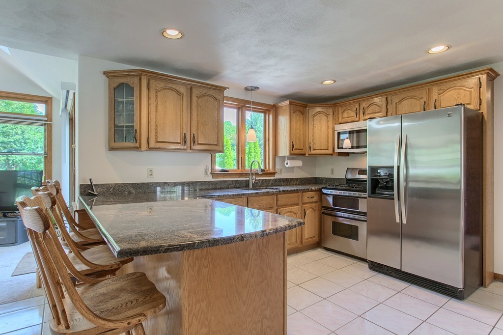 2 Rhum Circle Chelmsford, MA 01863 - Photo 8 of 28