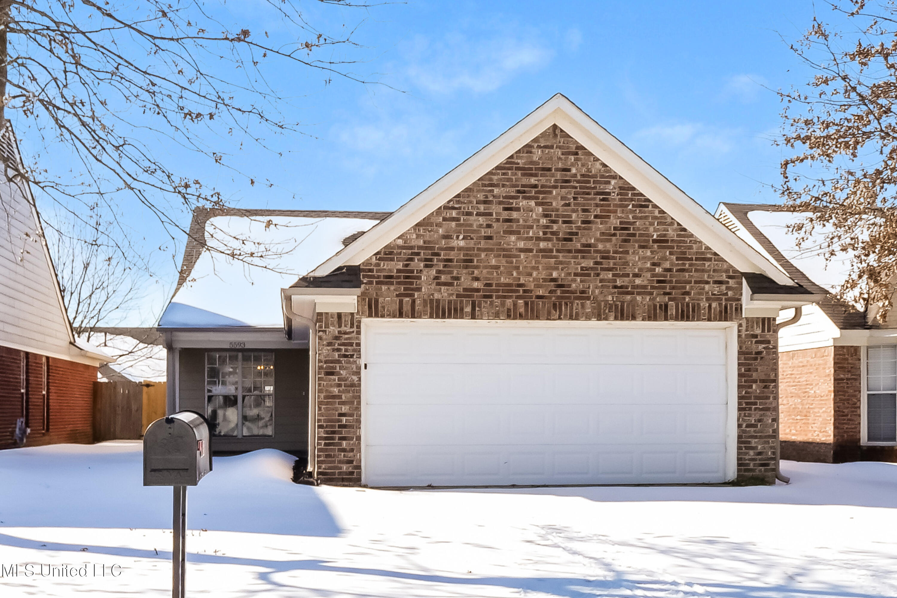 000-photo-front-view-15134048