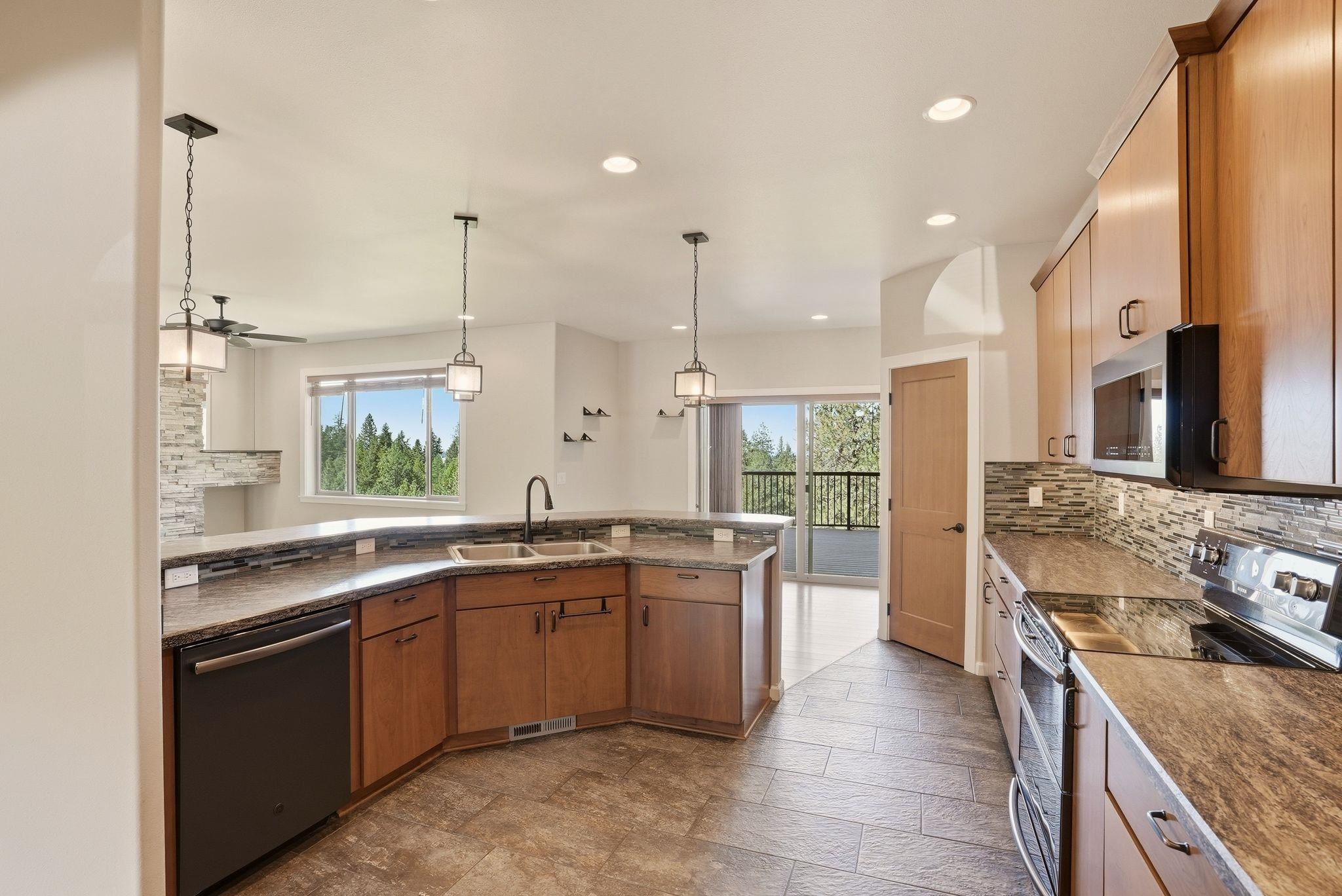 15415 North Timbercrest Lane Mead, WA 99021 - Photo 13 of 48