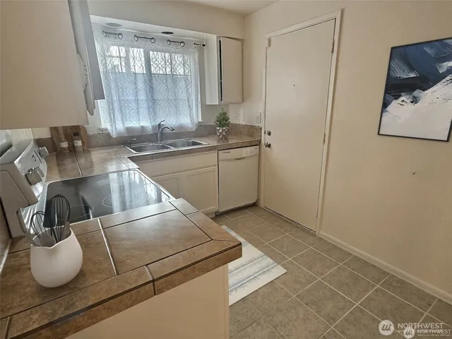 $2,500 | 3425 South 176th Street, Unit 107, SeaTac, WA 98188