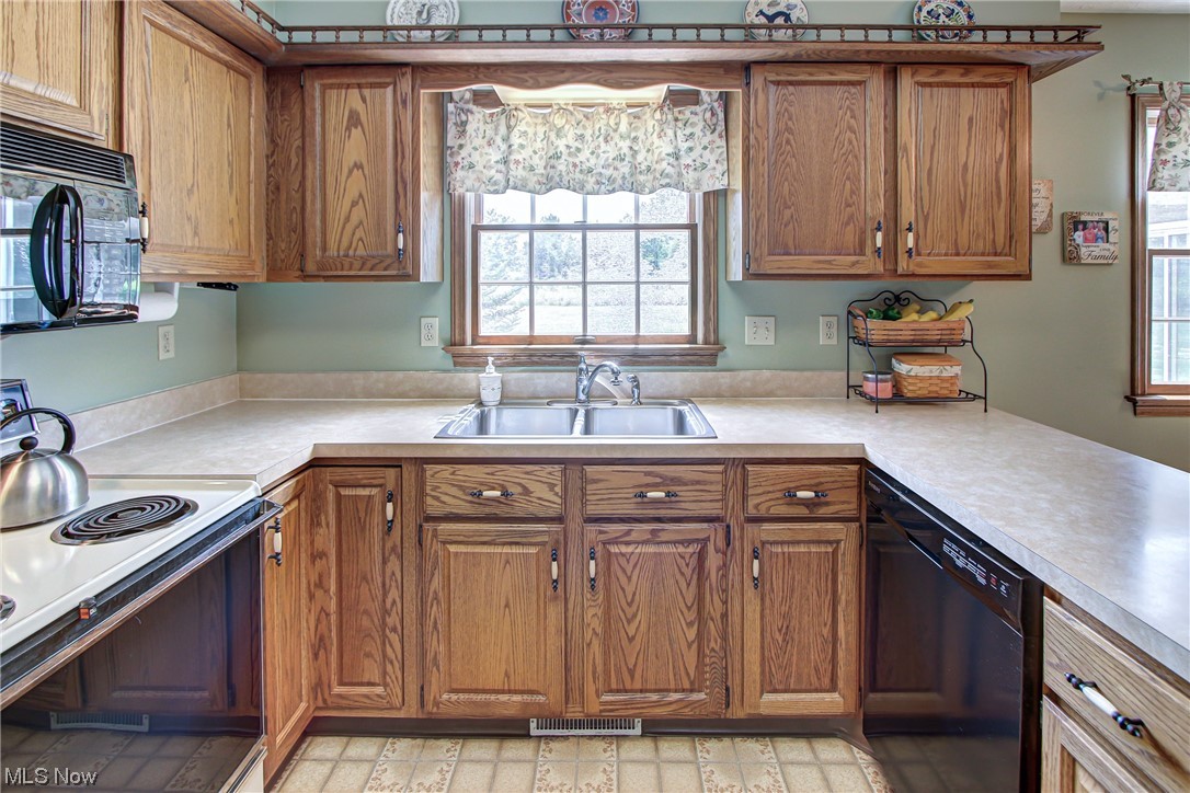 3970 Poe Road Medina, OH 44256 - Photo 3 of 35 Gallery Image 3