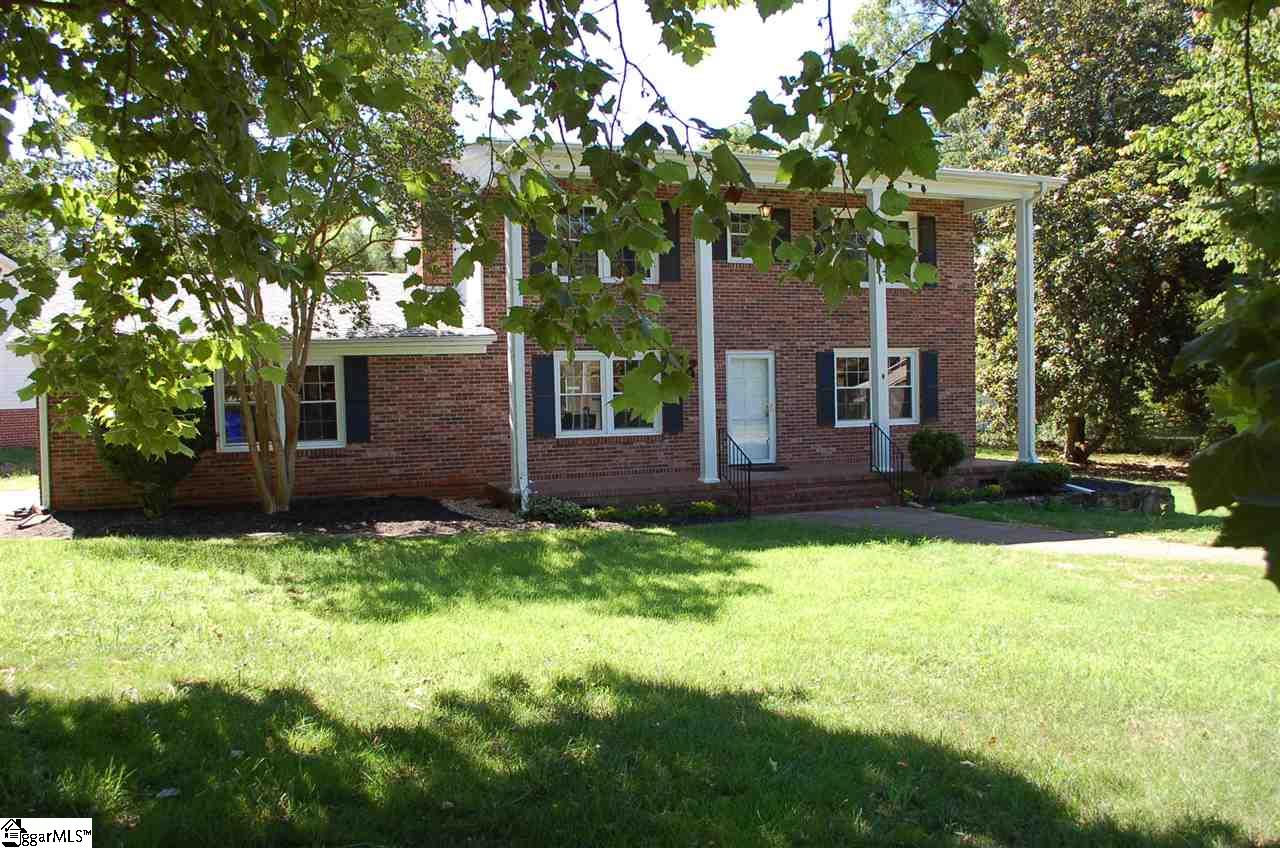 28 Meredith Lane Greenville, SC 29607 - Photo 1 of 34 Gallery Image 1