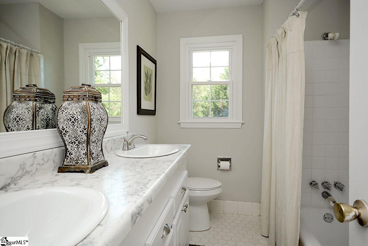 28 Meredith Lane Greenville, SC 29607 - Photo 25 of 34 Gallery Image 25