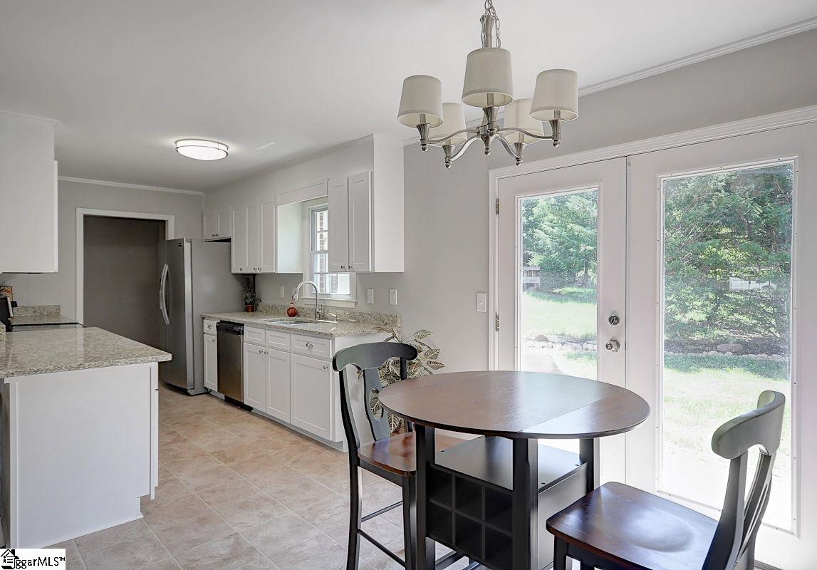28 Meredith Lane Greenville, SC 29607 - Photo 9 of 34 Gallery Image 9