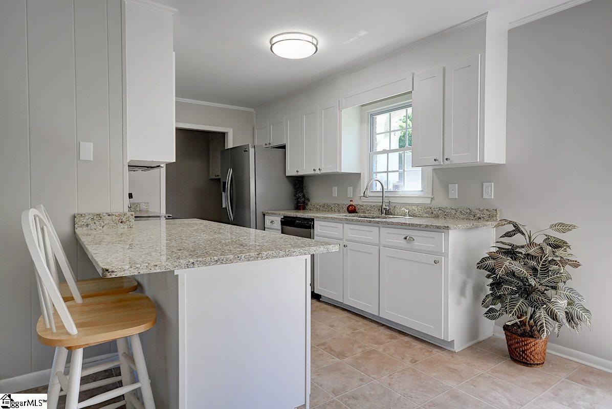 28 Meredith Lane Greenville, SC 29607 - Photo 10 of 34 Gallery Image 10