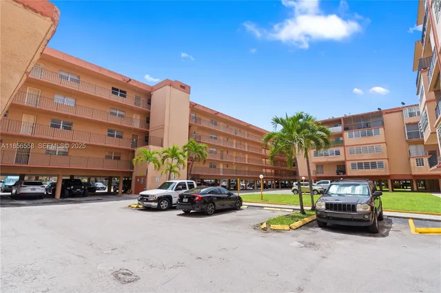 $220,000 | 1810 West 56th Street, Unit 3223, Hialeah, FL 33012
