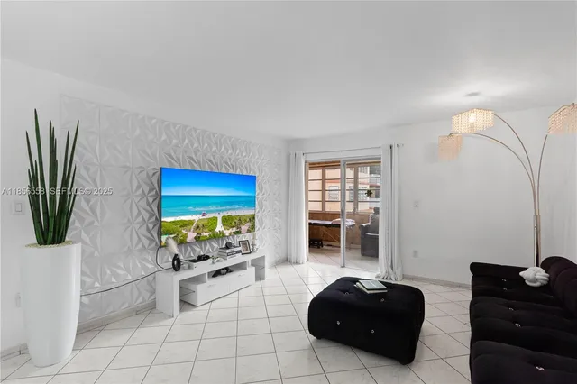 $220,000 | 1810 West 56th Street, Unit 3223, Hialeah, FL 33012