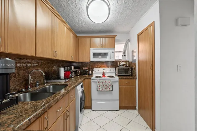 $220,000 | 1810 West 56th Street, Unit 3223, Hialeah, FL 33012