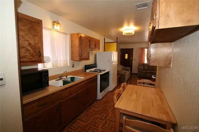 $1,500 | 441 West Aeroplane Boulevard, Big Bear City, CA 92314