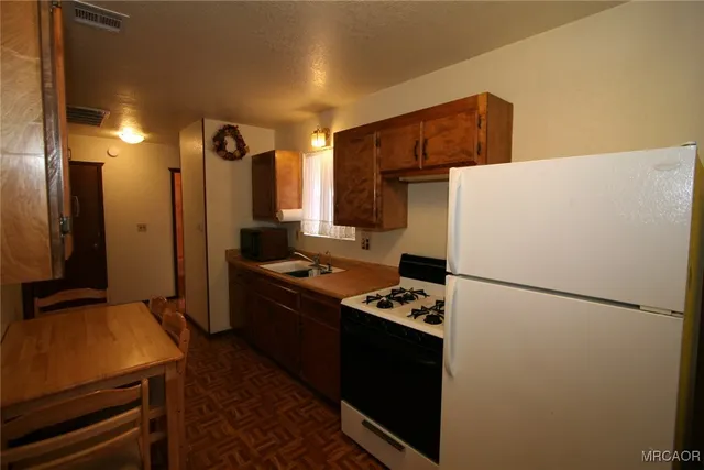 $1,500 | 441 West Aeroplane Boulevard, Big Bear City, CA 92314