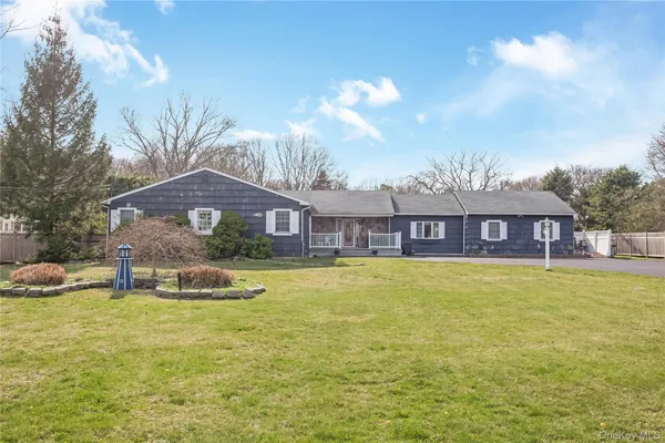 $975,000 | 590 Lincoln Avenue, Sayville, NY 11782