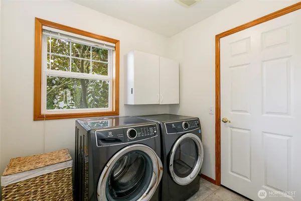 $999,000 | 17210 4th Drive Southeast, Bothell, WA 98012