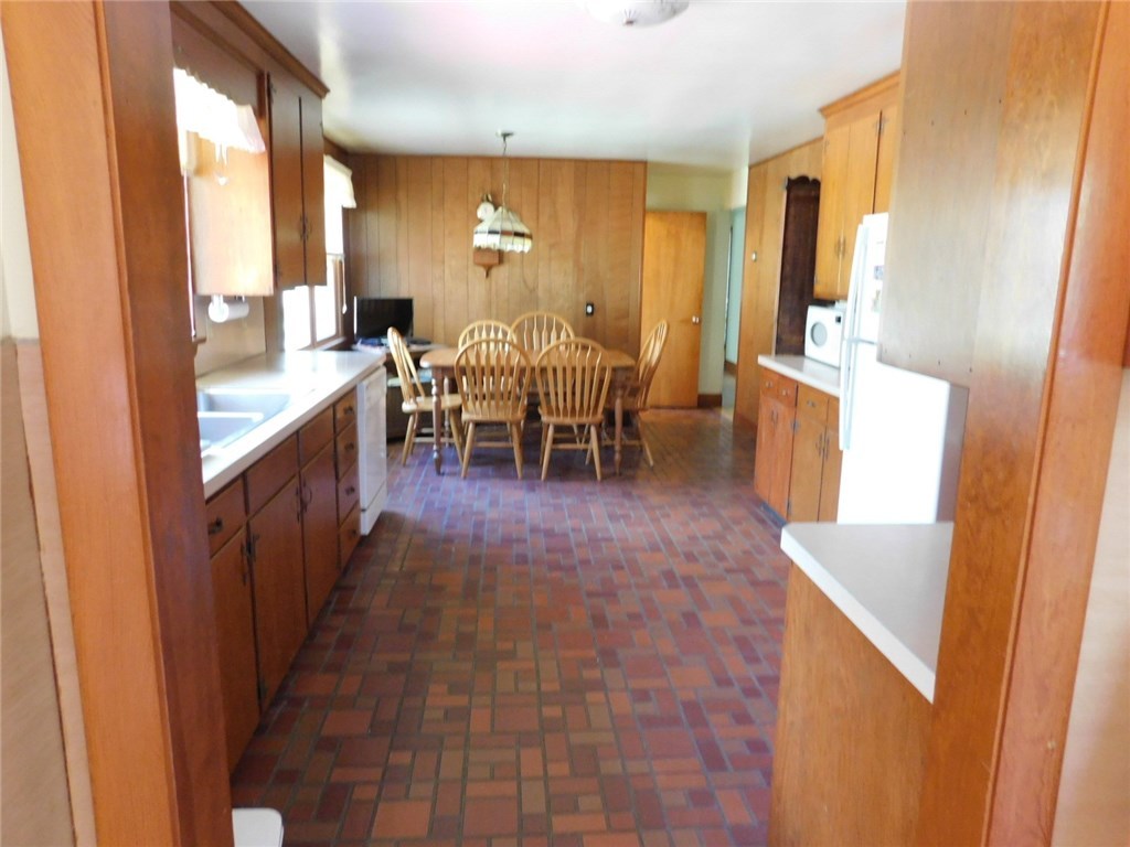 883 Main Street Hopkinton, RI 02832 - Photo 6 of 32 Gallery Image 6