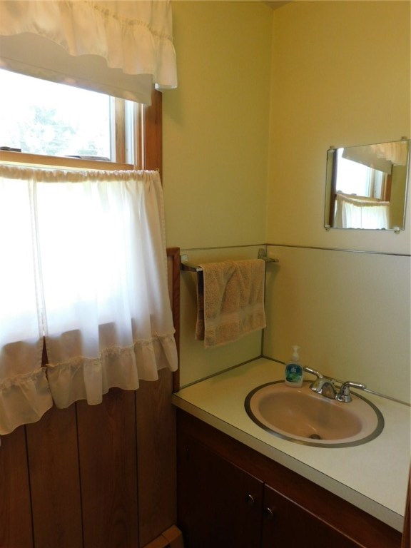 883 Main Street Hopkinton, RI 02832 - Photo 10 of 32 Gallery Image 10
