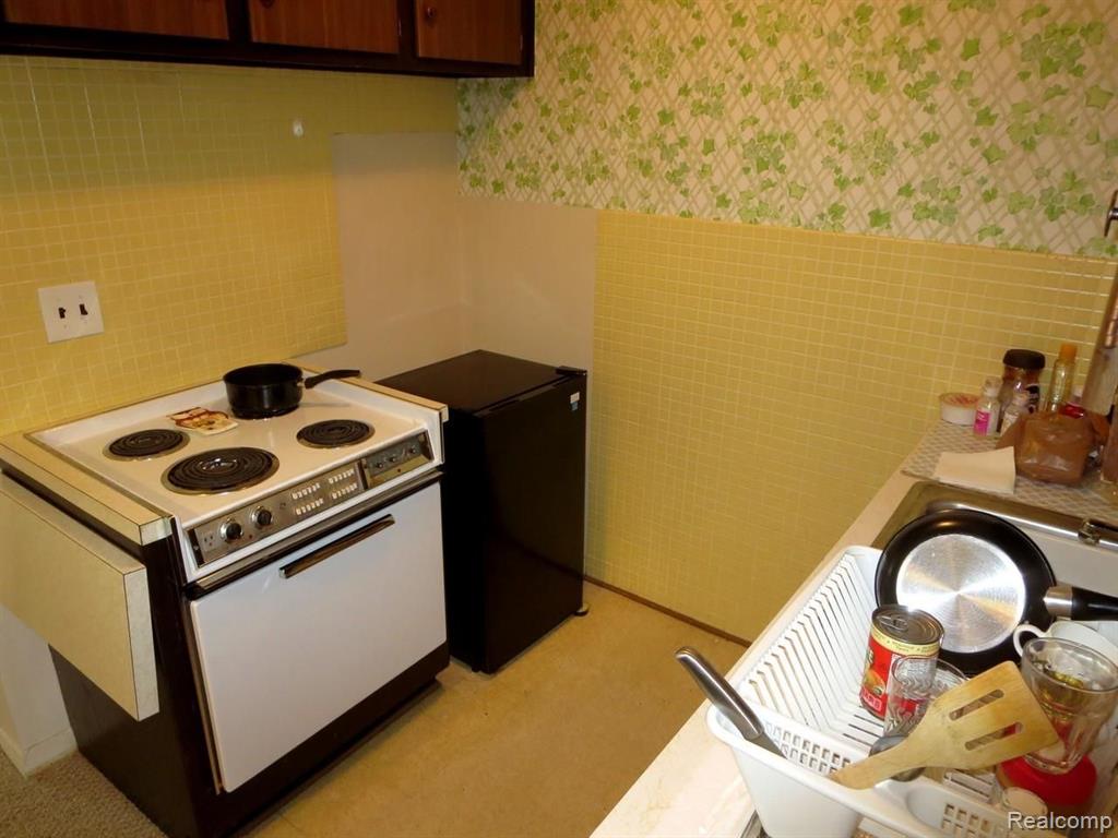 21520 Kelly Road Eastpointe, MI 48021 - Photo 6 of 9