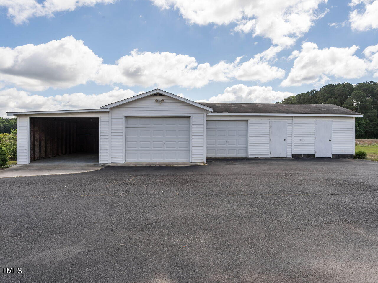 449 Braswell Road Smithfield, NC 27577 - Photo 29 of 30 032-1280x960-workshop-and-garage-bays