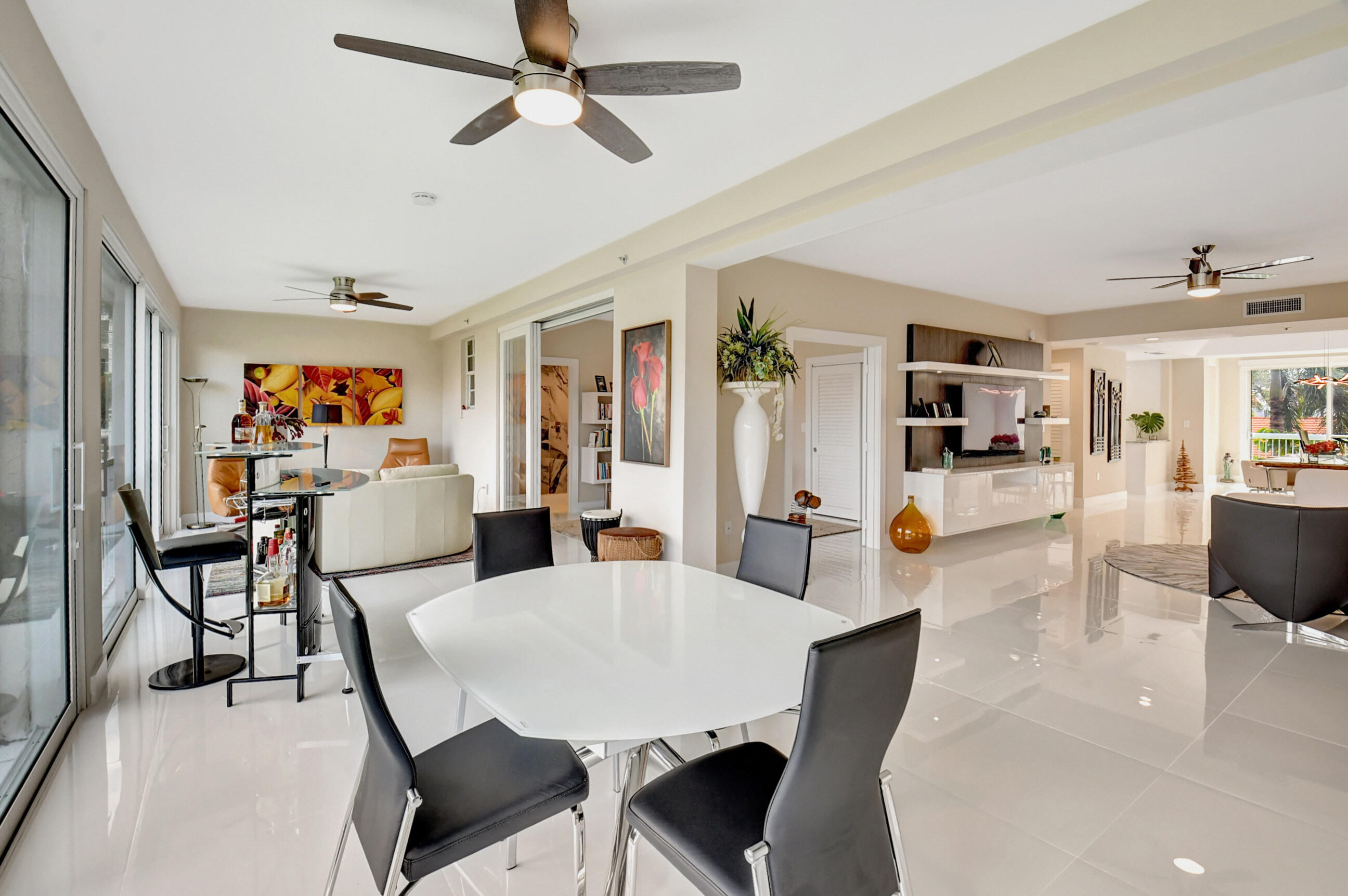 17031 Boca Club Boulevard, Unit 62B Boca Raton, FL 33487 - Photo 25 of 50 Sitting