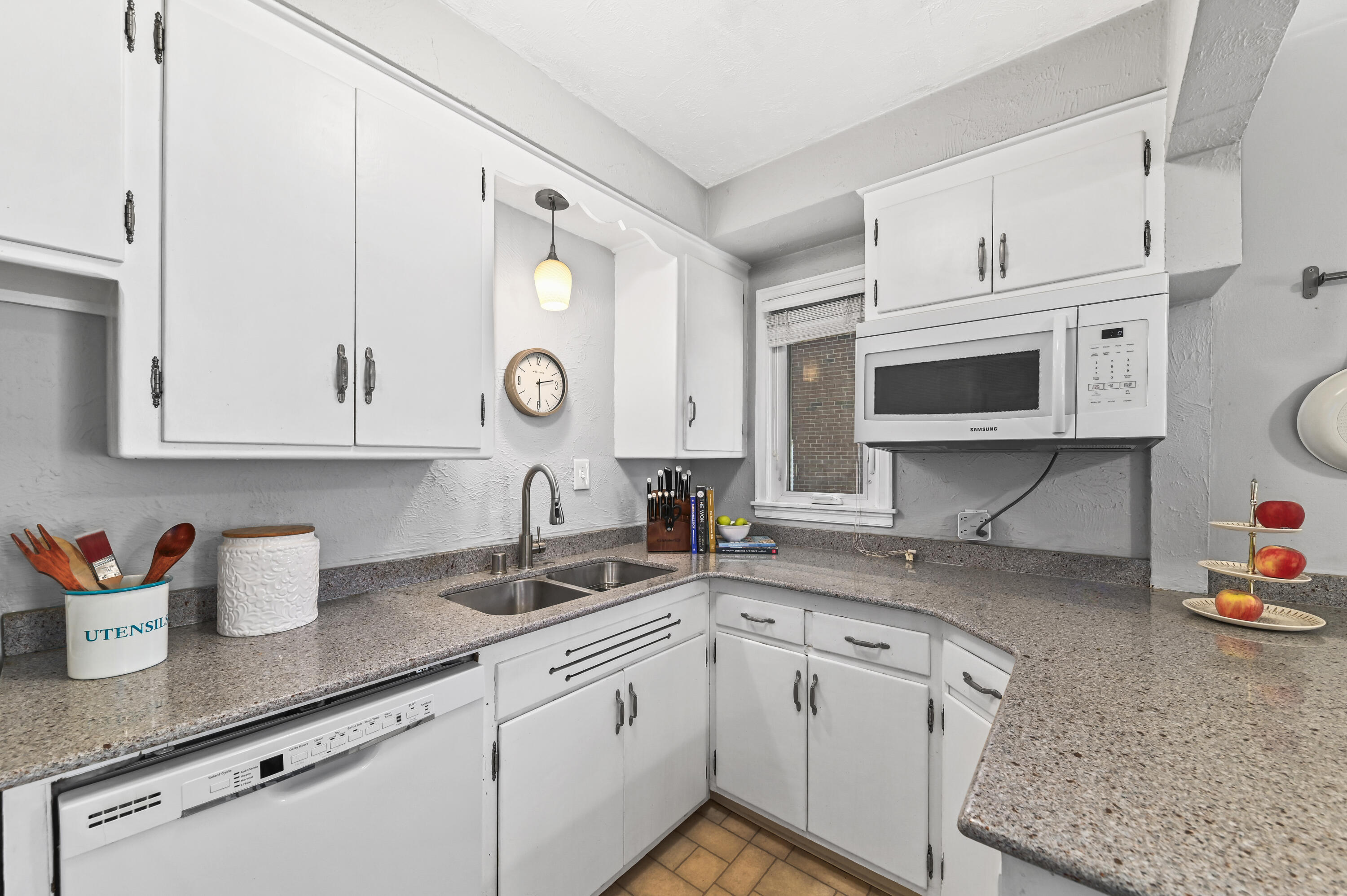 3222 North 82nd Street Milwaukee, WI 53222 - Photo 12 of 26 EUP_6175