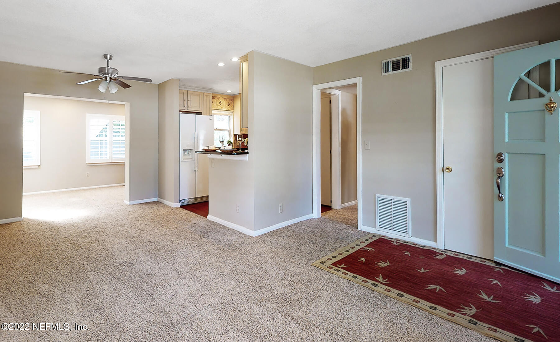 2540 Patsy Anne Drive Jacksonville, FL 32207 - Photo 6 of 34 Living Area