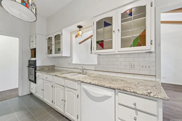 $395,000 | 103 Castleoaks Drive, Castle Hills, TX 78213