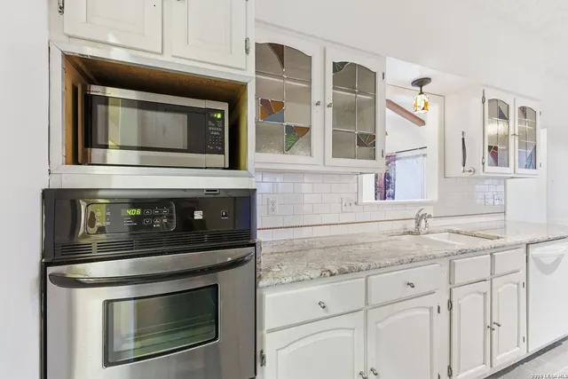 $395,000 | 103 Castleoaks Drive, Castle Hills, TX 78213