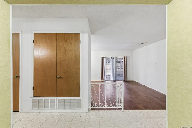 $395,000 | 103 Castleoaks Drive, Castle Hills, TX 78213