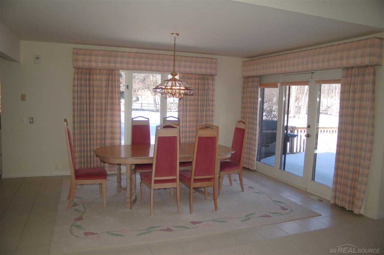 1364 Springwood Lane Rochester, MI 48309 - Photo 7 of 16 31233723-6.JPG