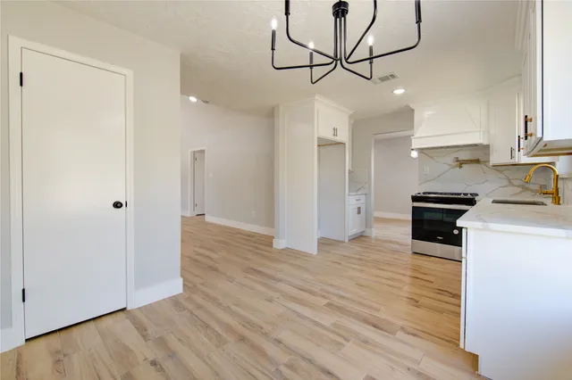 a view of empty room with wooden floor and ceiling fan