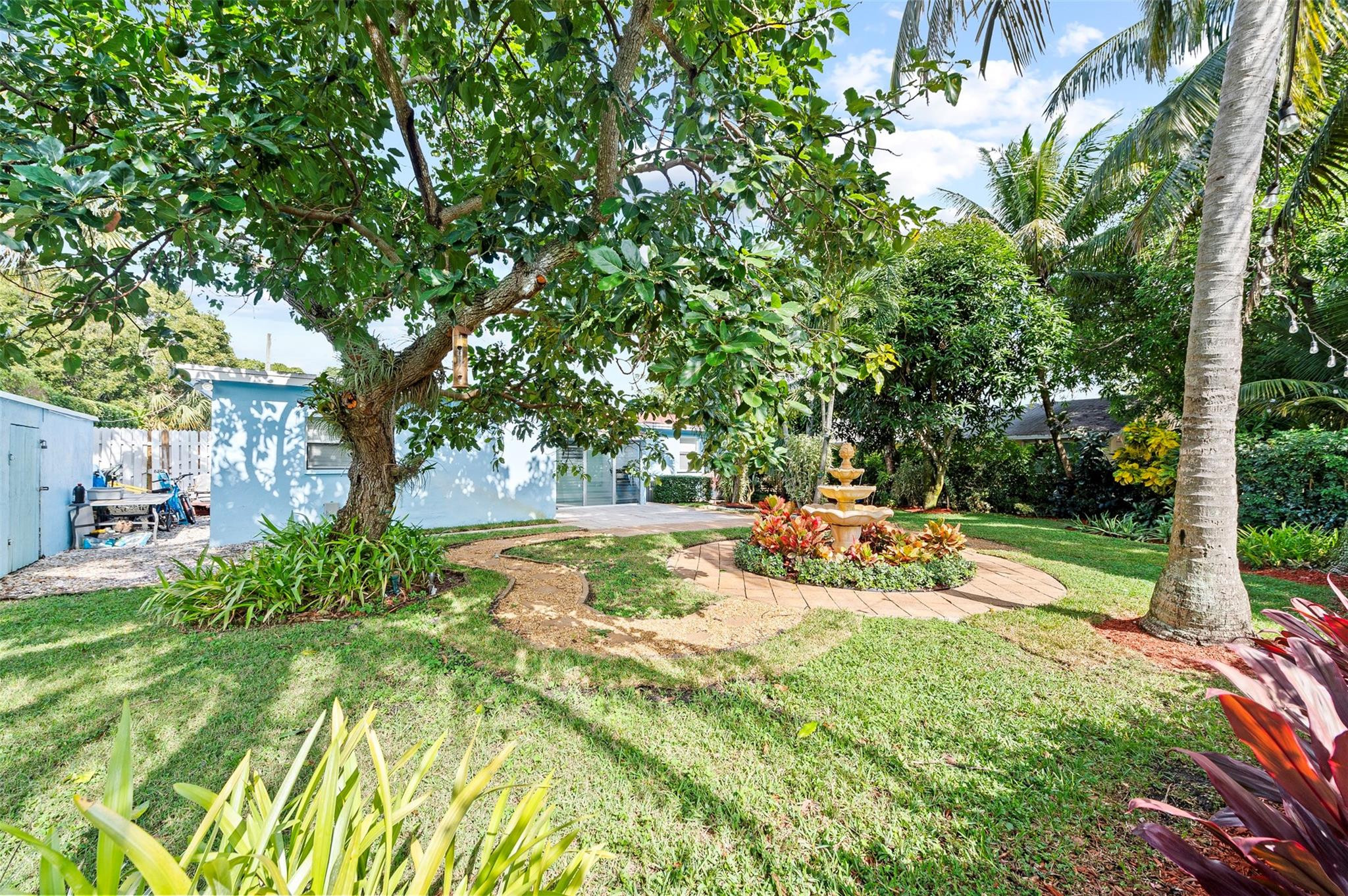 946 Alamanda Road West Palm Beach, FL 33405 - Photo 32 of 56 a view of backyard with swimming pool and sitting area