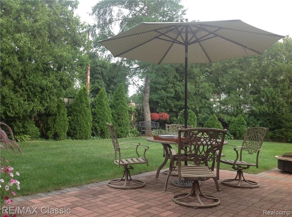 29928 Fox Grove Road Farmington, MI 48334 - Photo 3 of 47