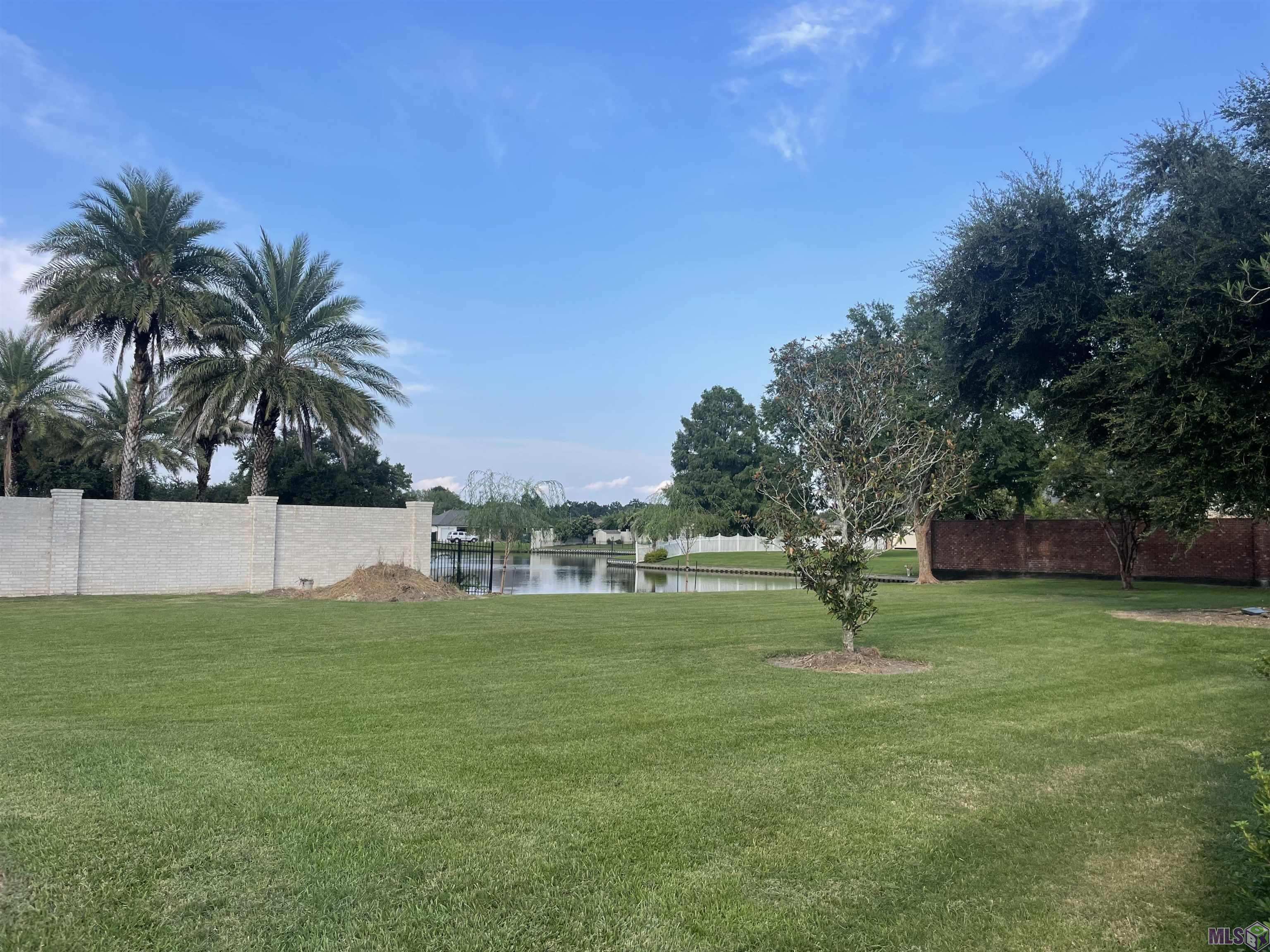 104 Meandering Way Houma, LA 70360 - Photo 2 of 3