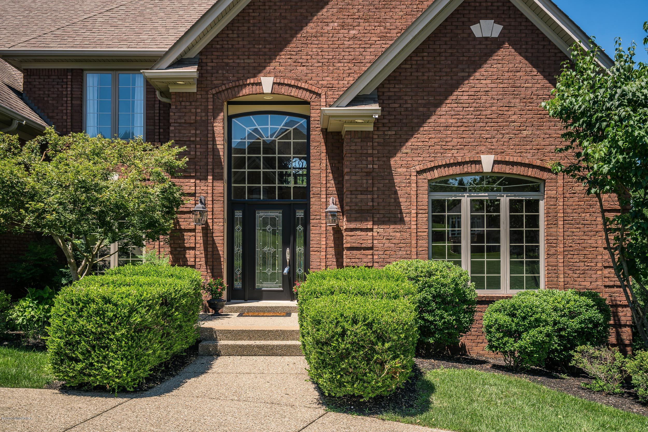 13323 Ridgemoor Drive Prospect, KY 40059 - Photo 3 of 73 professional landscaping
