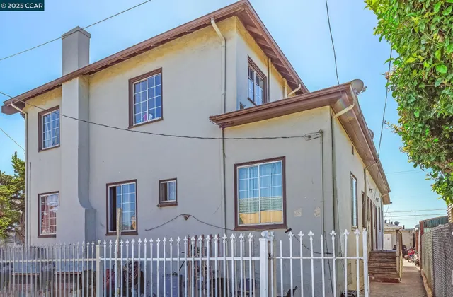 a view of a house with a small yard